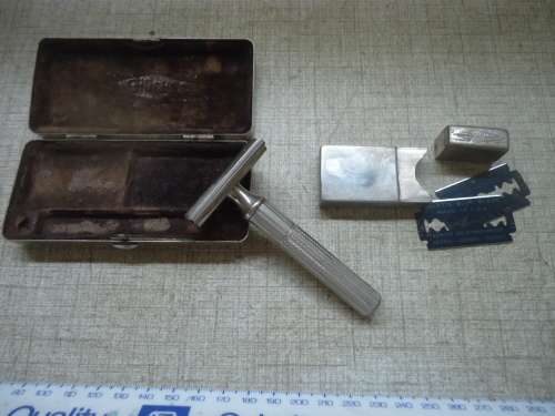 RARE VINTAGE GILLETTE FAT BOY HANDLE SAFETY RAZOR- MADE IN USA-SUPPLIED IN BROWN VELVET SILVER CASE