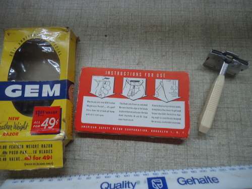 VINTAGE GEM "new featherweight" RAZOR - 50th ANNIVERSARY SPECIAL-RAZOR INCLUDED & BOXED