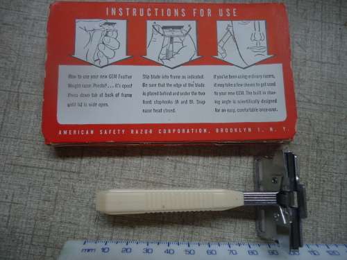 VINTAGE GEM "new featherweight" RAZOR - 50th ANNIVERSARY SPECIAL-RAZOR INCLUDED & BOXED
