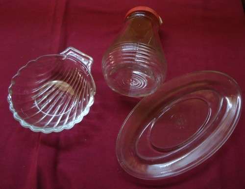 KITCHENWARE - GLASS GRAVY SAUCER, GLASS BUTTER CLAM DISH & SUGAR OR HONEY CONTAINER - V/GOOD COND