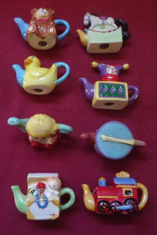 RED ROSE (CANADA) TEA MINIATURE TEAPOTS- TOY CHEST SERIES 1990'S  - COMPLETE SET OF 8 SEALED IN PKS