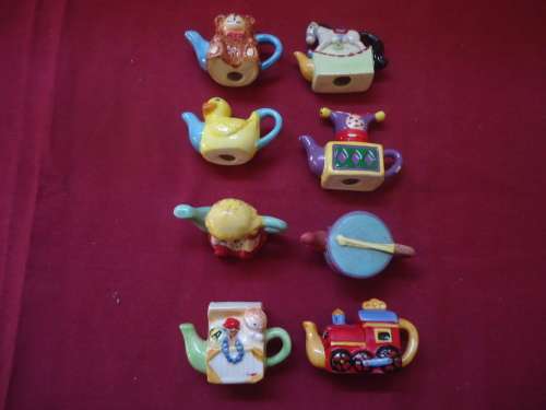 RED ROSE (CANADA) TEA MINIATURE TEAPOTS- TOY CHEST SERIES 1990'S  - COMPLETE SET OF 8 SEALED IN PKS