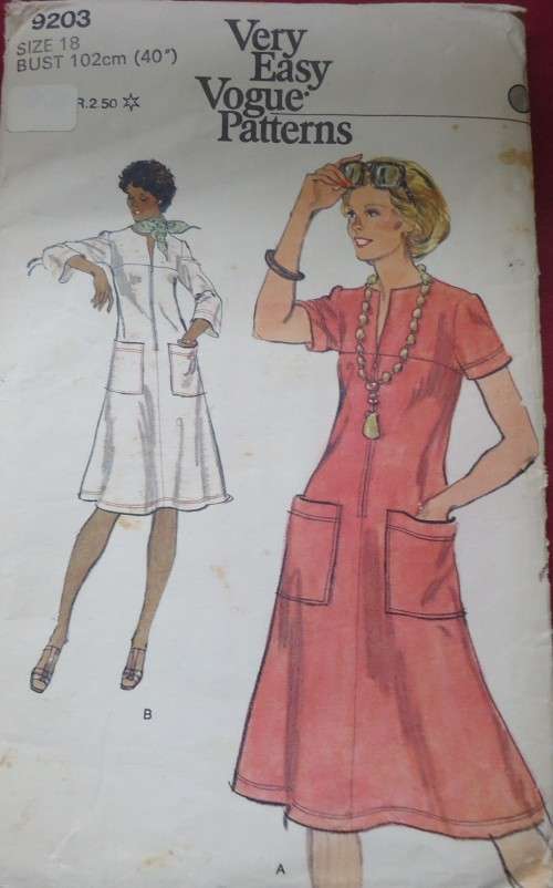 VOGUE VERY EASY PATTERNS 9203  FRONT POCKET DRESS  SIZE 18 BUST 102 CM OR 40" - COMPLETE