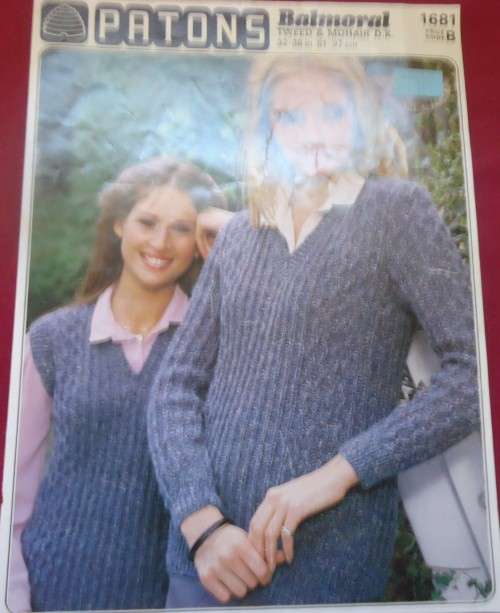 PATONS #1681  V-NECK SWEATER SIZES 32 - 38" OR 81 - 97 CM