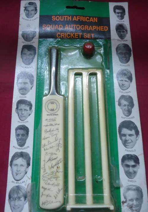 SOUTH AFRICA1994 SQUAD CRICKET SET WITH PRINTED SIGNATURES -SEALED IN PACKET+PICTURES OF PLAYERS