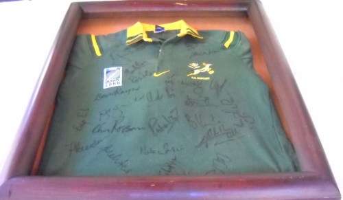FRAMED 1999 SPRINGBOK WORLD CUP RUGBY JERSEY WITH 23 ORIGINAL SIGNATURES
