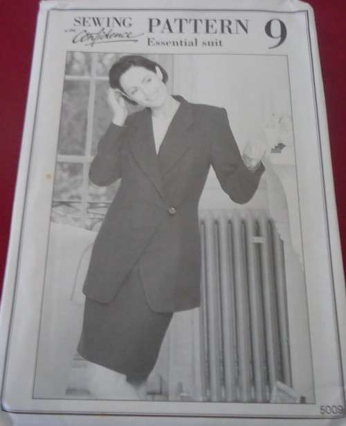 SEWING WITH CONFIDENCE PATTERN 9 - ESSENTIAL SUIT - SIZE 8 - 18 COMPLETE & UNCUT