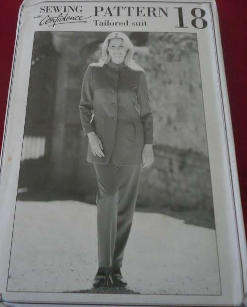 SEWING WITH CONFIDENCE PATTERN 18 - TAILORED SUIT - SIZES -8 - 18 COMPLETE & UNCUT