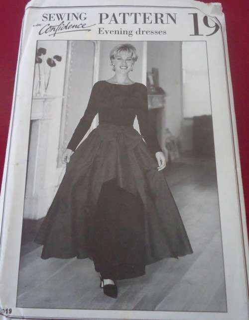 SEWING WITH CONFIDENCE PATTERN 19 - EVENING DRESS - SIZES -8 - 18 COMPLETE & UNCUT