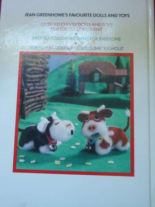 JEAN GREENHOWE'S FAVOURITE DOLLS & TOYS - OVER 100 DOLLS & TOYS TO SEW & KNIT - 260 PAGES