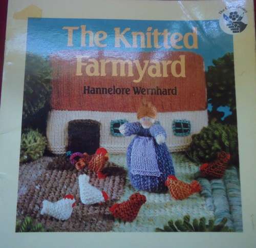 THE KNITTED FARMYARD - HANNELORE WERNHARD - 24 PAGE A5 BOOK