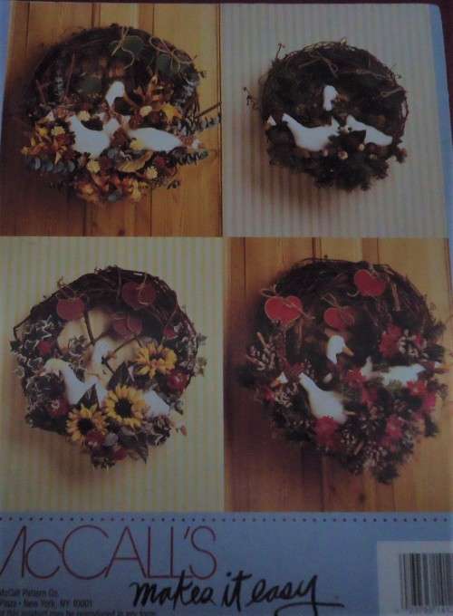 McCALLS # 14121 A GAGGLE OF WREATHS - 12 PAGES