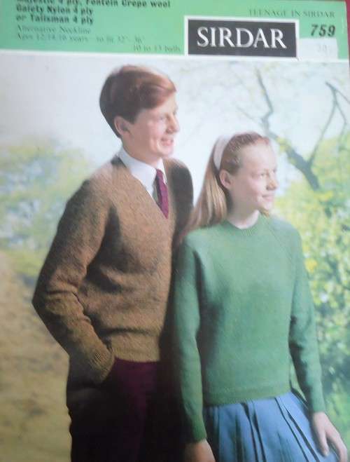 SIDAR 1#759  TEENAGE SWEATER AGES 12 - 16 YEARS TO FIT 32-36"