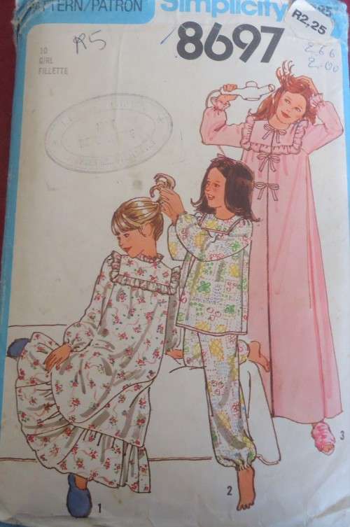 SIMPLICITY PATTERNS 8697 GIRLS ROBE-NIGHTGOWN & PJS SIZE 10 YEARS  COMPLETE
