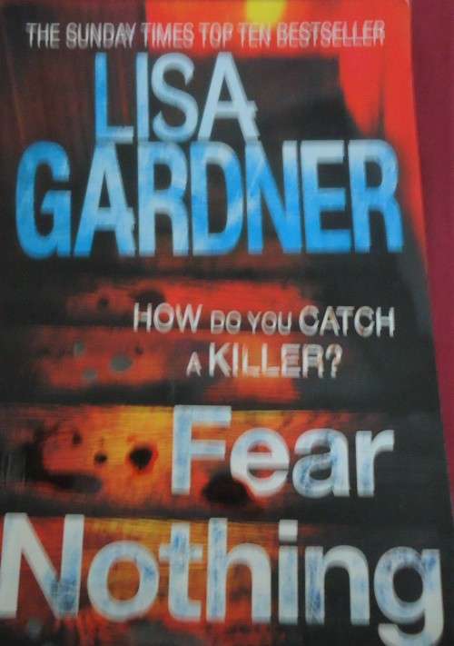 LISA GARDNER "FEAR NOTHING" -LARGE SIZE SOFT COVER