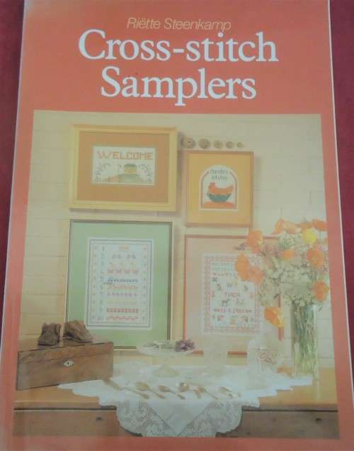 CROSS STITCH SAMPLERS - BY RIETTE STEENKAMP - 52 PAGE SOFT COVER BOOK