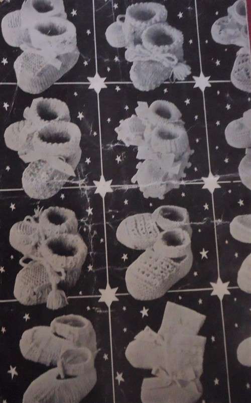 PARAGON BOOTEE BOOK - 21 PAIRS OF BABY BOOTEES