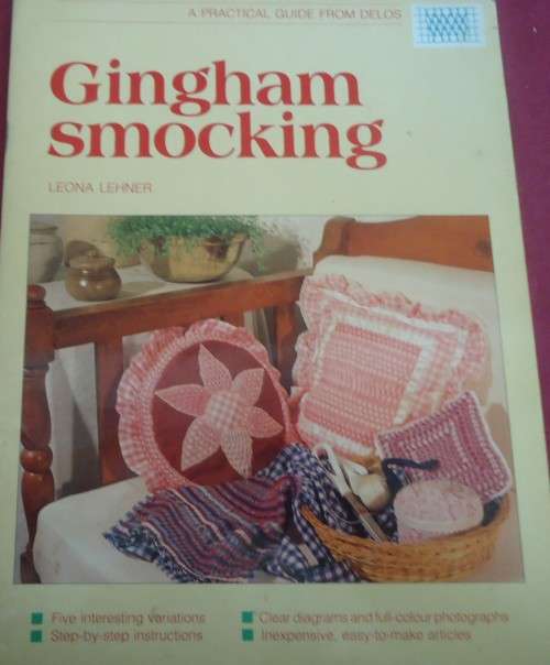 GINGHAM SMOCKING BY LEONA LEHNER - 32 PAGES SOFT COVER