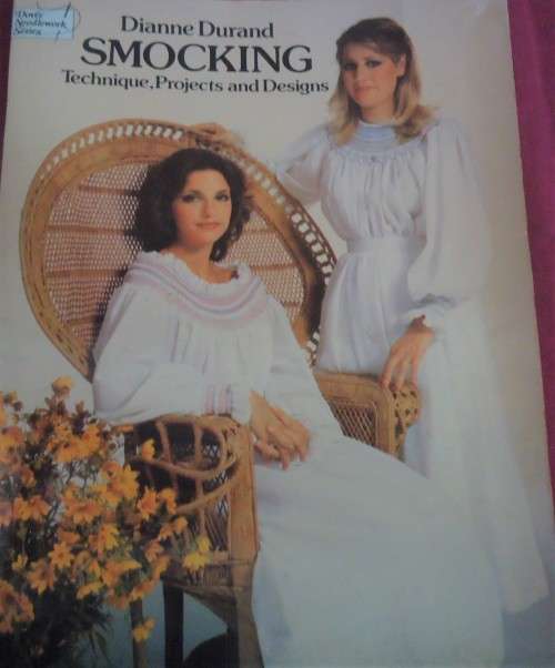 SMOCKING -TECHNIQUE. PROJECTS & DESIGNS BY DIANNE DURAND - 44 PAGES SOFT COVER