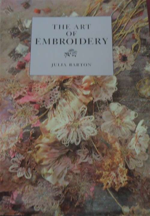 THE ART OF EMBROIDERY - JULIA BARTON - 144 PAGES HARD COVER
