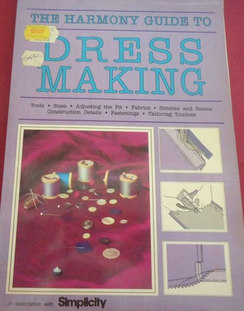THE HARMONY GUIDE DRESS MAKING - 96 PAGE SOFT COVER