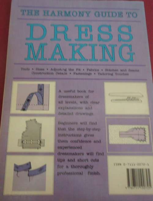 THE HARMONY GUIDE DRESS MAKING - 96 PAGE SOFT COVER