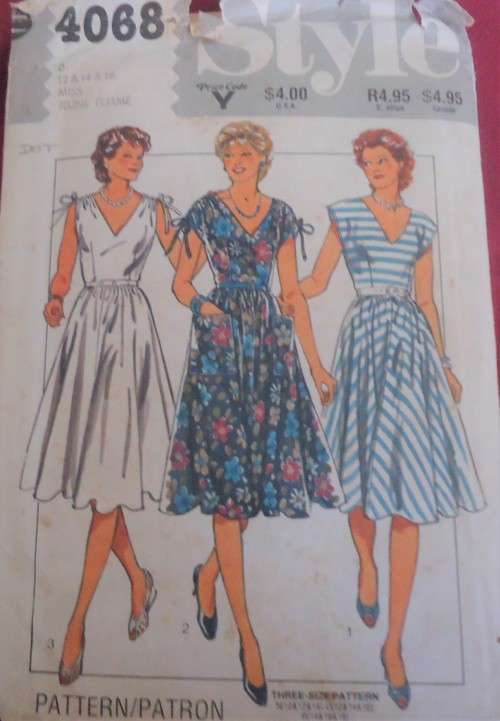 STYLE 4068 DRESS WITH FITTED BODICE & V NECKLINE SIZE 12-14-16 COMPLETE