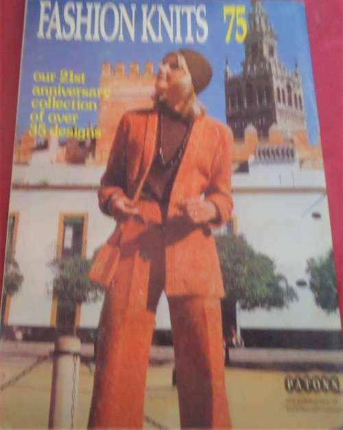 PATONS FASHION KNITS 1975 - OVER 35 DIFFERENT KNIT DESIGNS - 64 PAGES