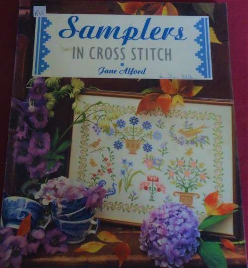 SAMPLERS IN CROSS STITCH - JANE ALFORD -52 PAGE SOFT COVER