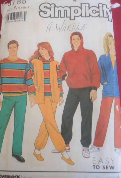 SIMPLICITY 9788 MEN/TEEN HOODIE-PULLOVER TOP-PANTS-SLEEVELESS CARDIE SIZE A=XXSM-XL (28-48")COMPLETE
