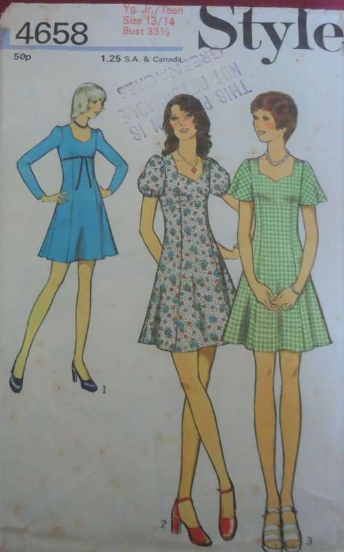 STYLE 4658  DRESS WITH SWEETHEART NECK SIZE JR 13/14 BUST 33 1/2" COMPLETE