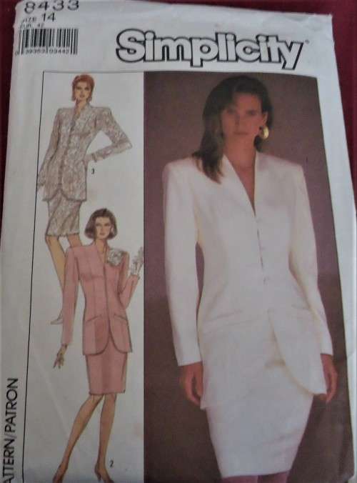 SIMPLICITY 8433 SEMI FITTED SUIT WITH LINED JACKET  SIZE 14 COMPLETE