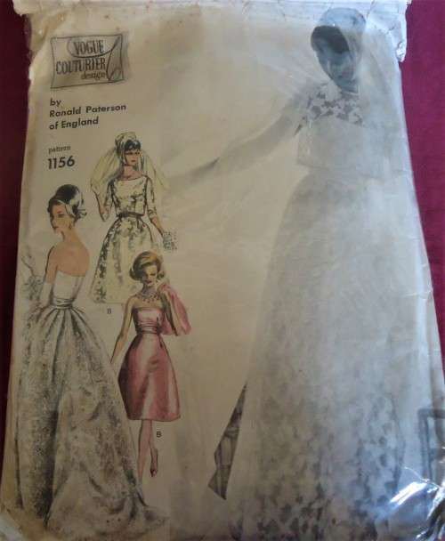VINTAGE VOGUE COUTURIER DESIGN 1156 BRIDAL DRESS SIZE16 BUST 36" COMPLETE WITH CELLOPHANE COVER