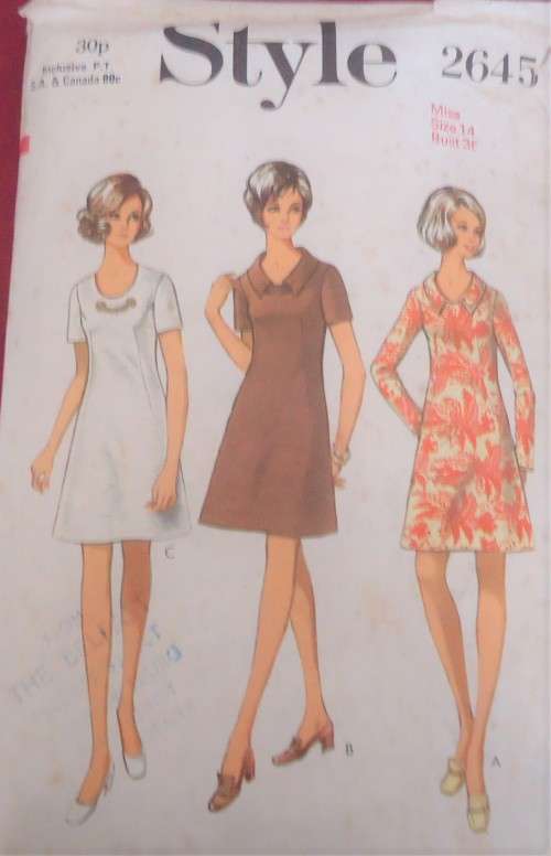 VINTAGE STYLE 2645 DRESS WITH LOWERED NECKLINE SIZE 14BUST 36' COMPLETE