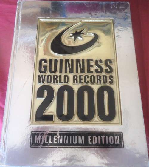 GUINNESS WORLD RECORDS 2000 - 288 A3 PAGES HARDCOVER