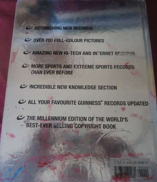GUINNESS WORLD RECORDS 2000 - 288 A3 PAGES HARDCOVER