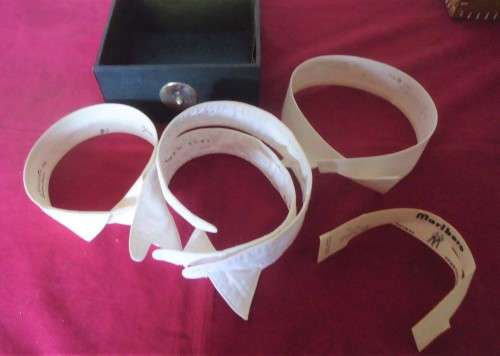 AMAZING FIND! - VINTAGE SILK LINED COLLAR BOX WITH COLLARS & STIFFENER - LOOK SEE