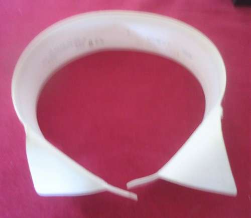 AMAZING FIND! - VINTAGE SILK LINED COLLAR BOX WITH COLLARS & STIFFENER - LOOK SEE