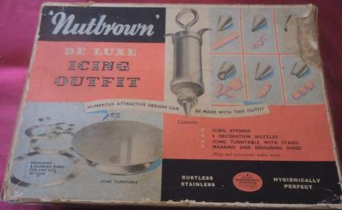 RARE & COMPLETE VINTAGE NUTBROWN DELUXE ICING SET+ICING TURNTABLE-MARKING RINGS-12 ICING NOZZLES