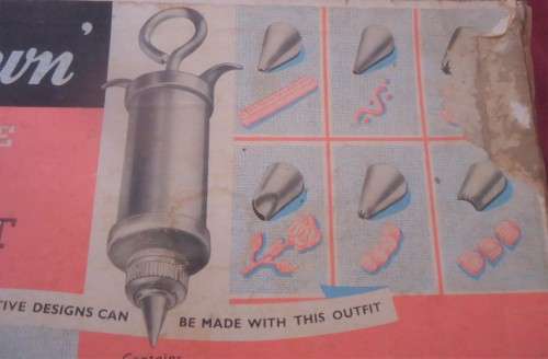 RARE & COMPLETE VINTAGE NUTBROWN DELUXE ICING SET+ICING TURNTABLE-MARKING RINGS-12 ICING NOZZLES