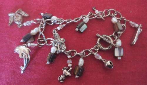 SILVER TONE CHARM LOCKET NECKLACE WITH 2 BRACLETS (MURANO BEADS) & EARRINGS IN TARTAN POUCH