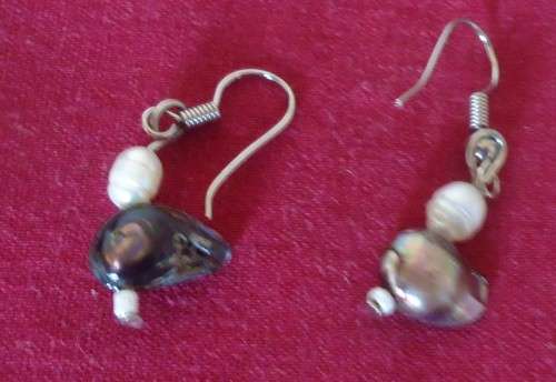 SILVER TONE CHARM LOCKET NECKLACE WITH 2 BRACLETS (MURANO BEADS) & EARRINGS IN TARTAN POUCH