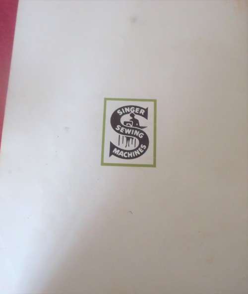 SINGER KNITTING MACHINES -JUMPERS & CARDIGANS RAGLAN SLEEVES-CLASSIC SERIES 1 - 5 PLY-  24 PAGES