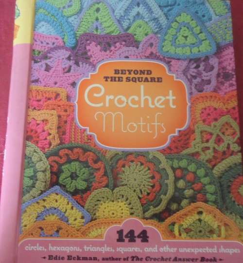 BEYOND THE SQUARE - CROCHET MOTIFS-144 DIFFERENT MOTIFS- EDIE ECKMAN - 204 PAGES HARDCOVER