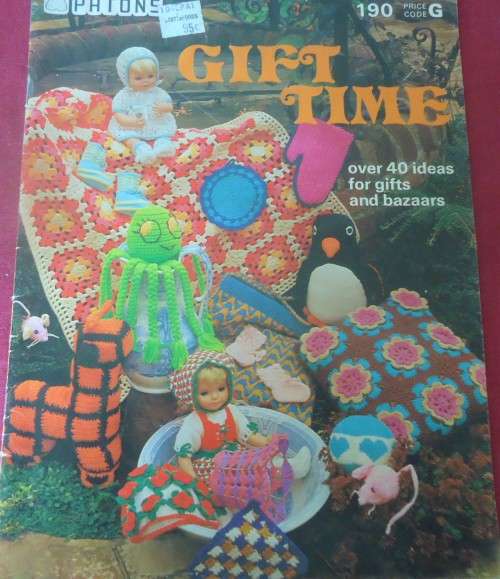 PATONS #190  GIFT TIME - OVER 40 HANDKNITTED & CROCHET NOVELTIES FOR GIFTS & BAZAAR STALLS 40 PAGES