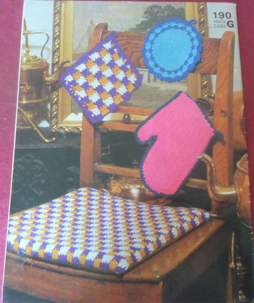 PATONS #190  GIFT TIME - OVER 40 HANDKNITTED & CROCHET NOVELTIES FOR GIFTS & BAZAAR STALLS 40 PAGES