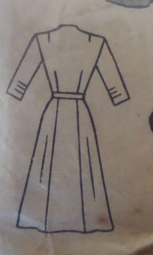 BUTTERICK 6833 SLIMMING CASUAL - FLATTERING SIDE PLEATS  SIZE 14 BUST 34" COMPLETE ZIPLOC BAG