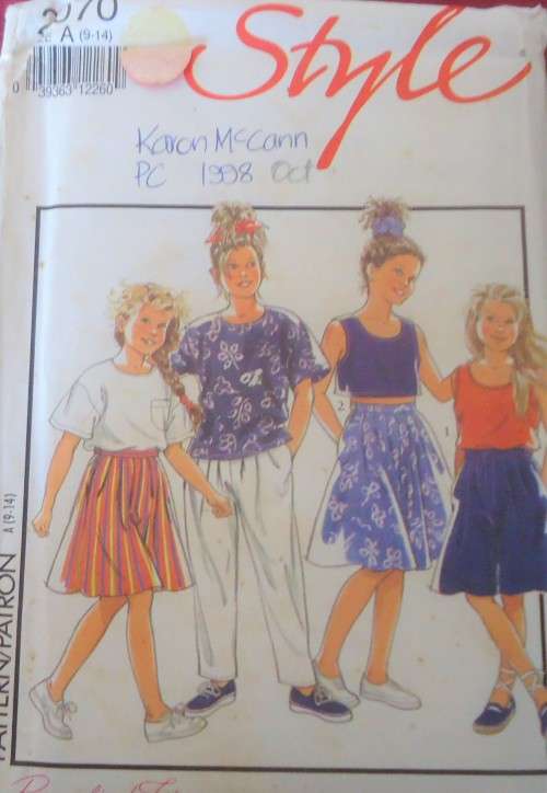 STYLE 2070 KIDS T SHIRT- SKIRT-PANTS-SHORTS SIZE A 9 - 14 YEARS COMPLETE-UNCUT-F/FOLDED