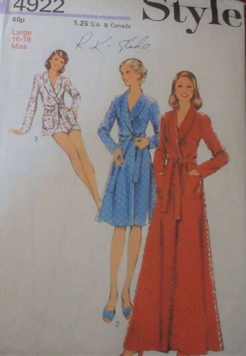 VINTAGE STYLE 4922 ROBE IN 3 LENGTHS SIZE LARGE 16 - 18 COMPLETE-UNCUT-F/FOLDED