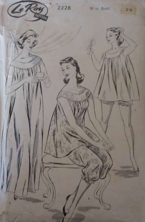 VINTAGE LE ROY 2228 FULL LENGTH NIGHTEES OR PJS  SIZE 38` BUST COMPLETE